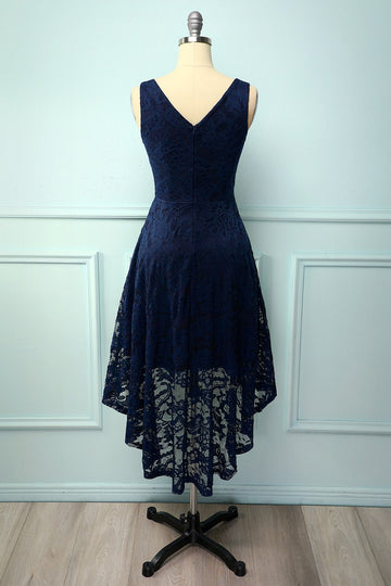 Vestido assimétrico de renda azul marinho